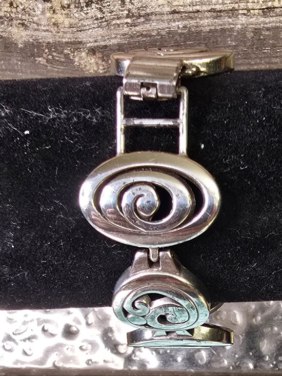 Brighton Jewelry - Brighton Silver Scroll Link Bracelet | Heart Toggle | Gift Pouch Included